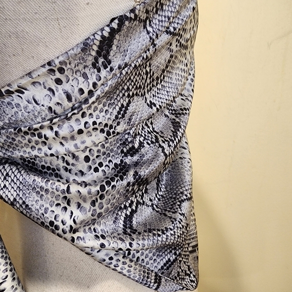 FOREVER 21 Sneak print tie back strapless top size L - Picture 6 of 8